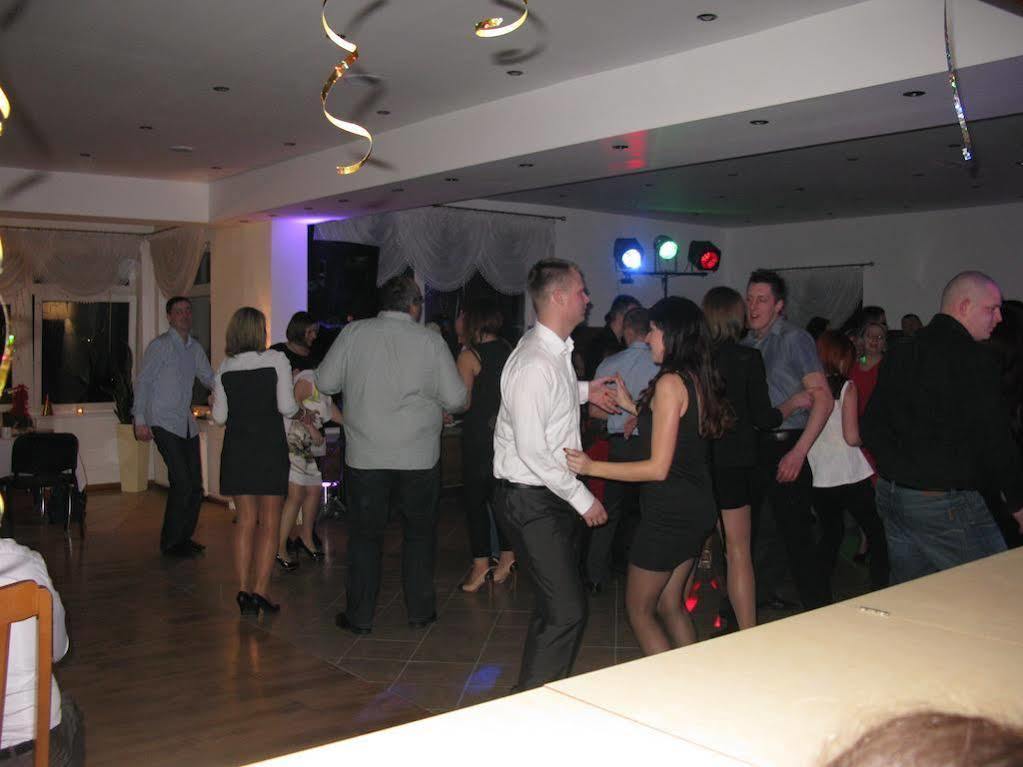 Hotel Milosz Restauracja, Basen Dla Dzieci, Sala Zabaw, Silownia 카르투지 외부 사진