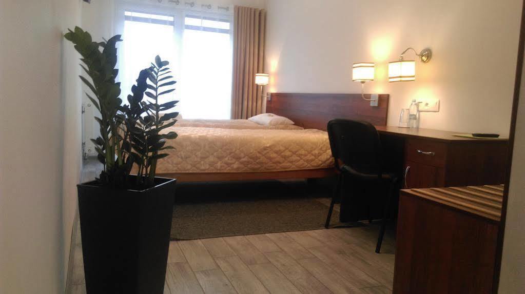 Hotel Milosz Restauracja, Basen Dla Dzieci, Sala Zabaw, Silownia 카르투지 외부 사진