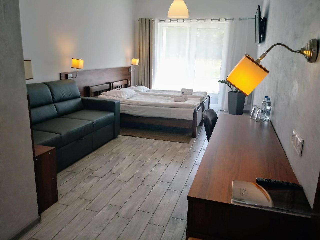 Hotel Milosz Restauracja, Basen Dla Dzieci, Sala Zabaw, Silownia 카르투지 외부 사진