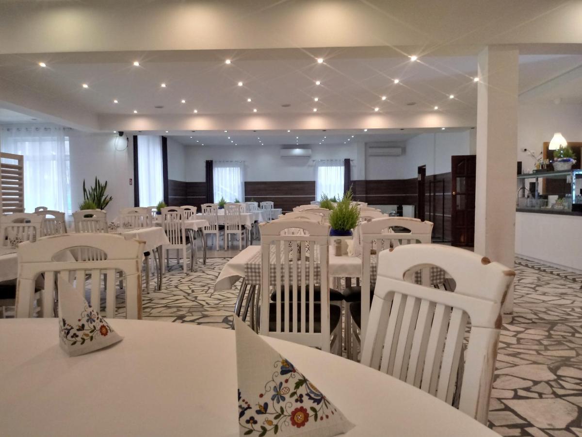 Hotel Milosz Restauracja, Basen Dla Dzieci, Sala Zabaw, Silownia 카르투지 외부 사진